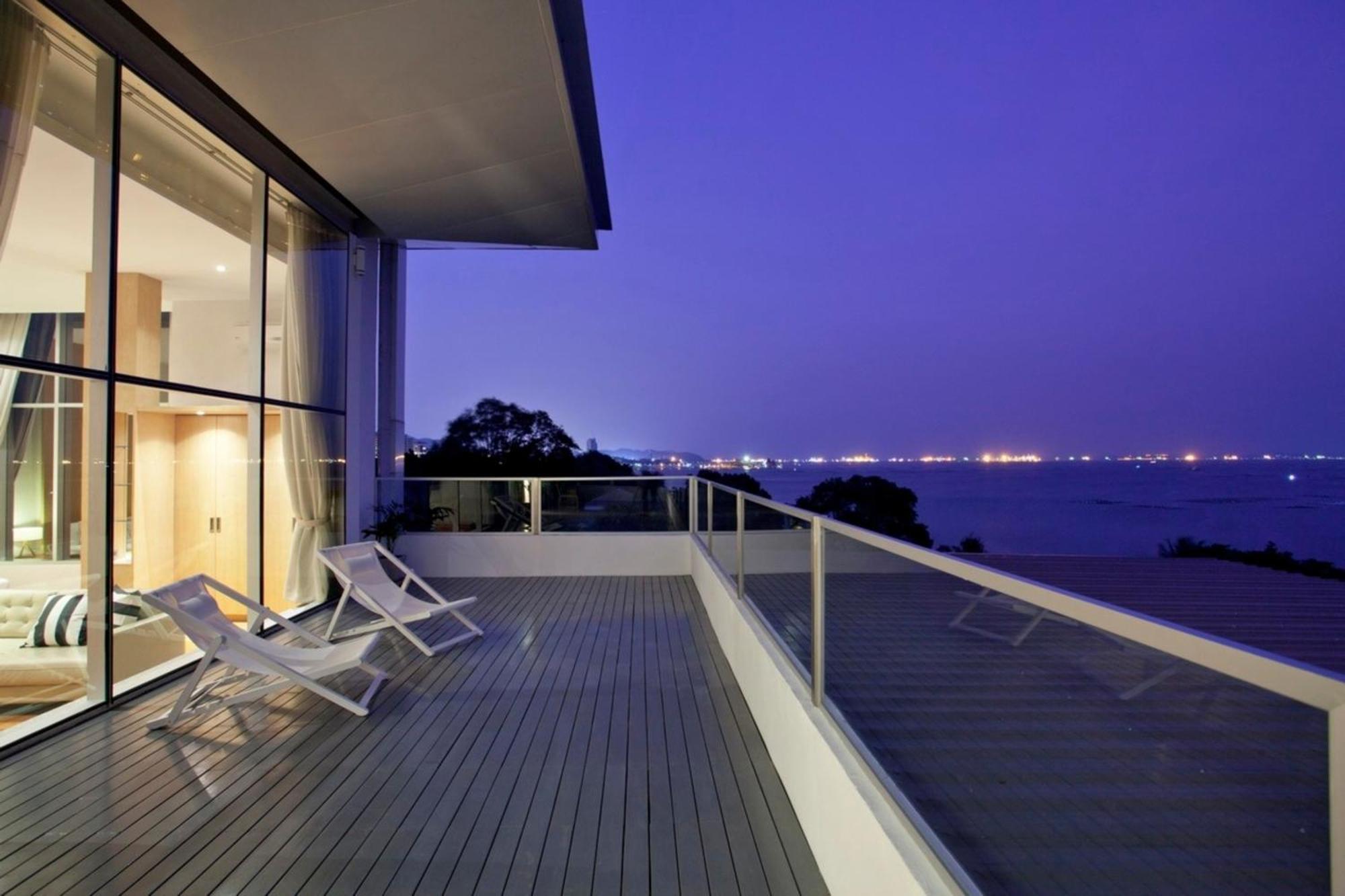 Balcony Seaside Sriracha Hotel & Serviced Apartments Си Рача Екстериор снимка