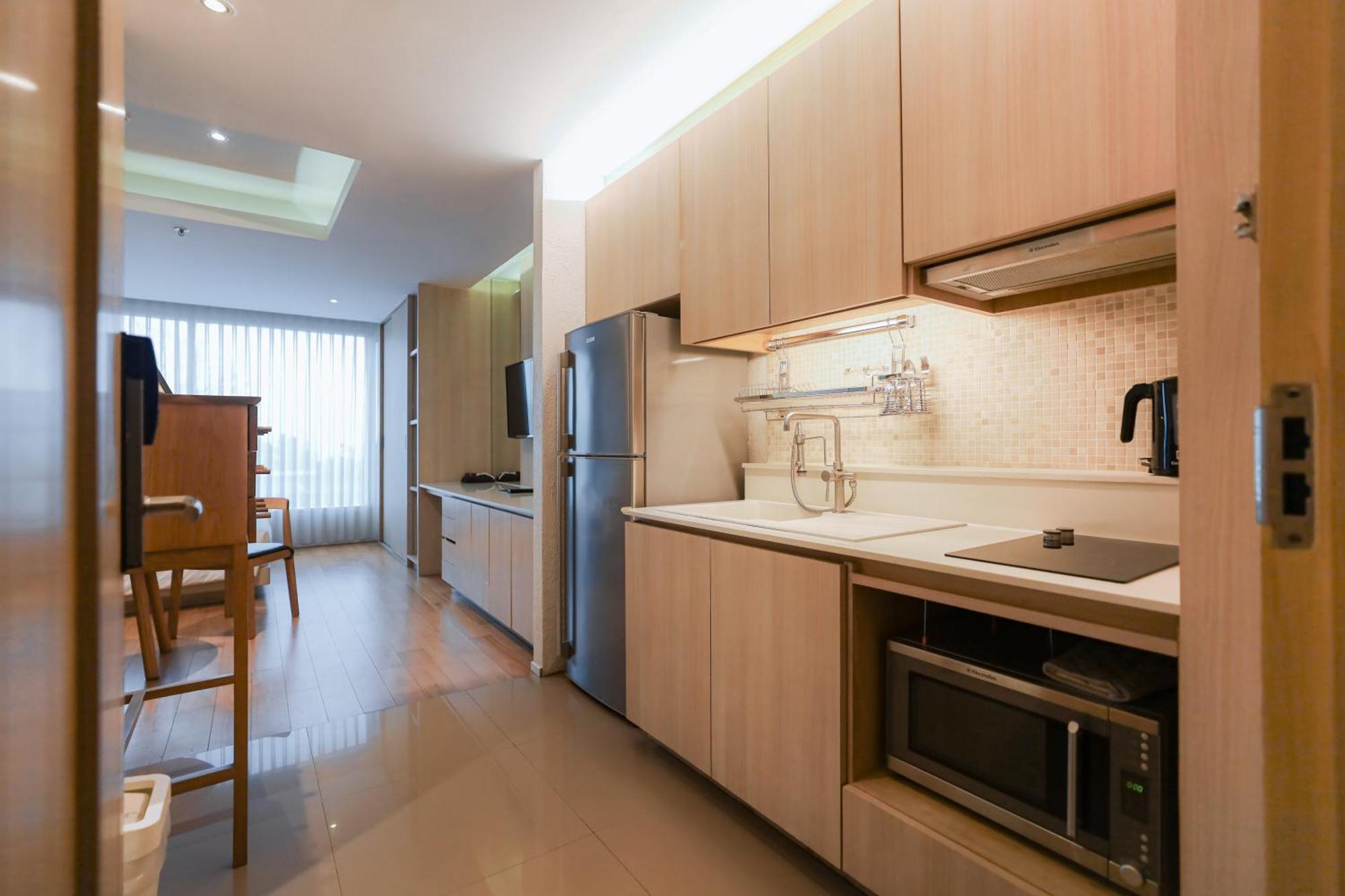 Balcony Seaside Sriracha Hotel & Serviced Apartments Си Рача Екстериор снимка