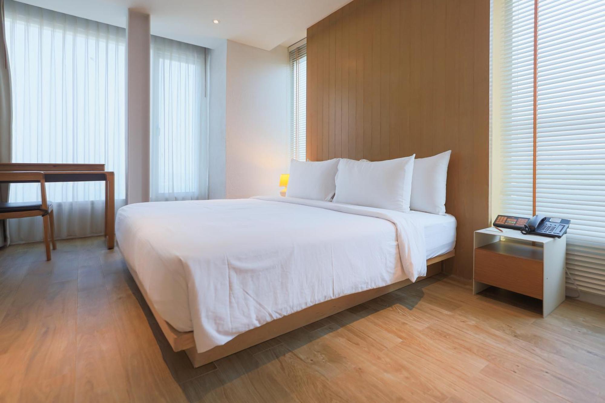 Balcony Seaside Sriracha Hotel & Serviced Apartments Си Рача Екстериор снимка