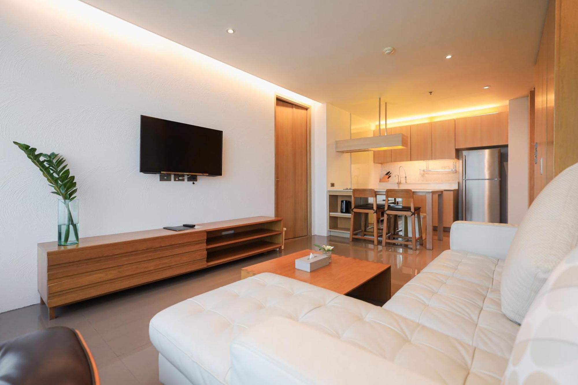 Balcony Seaside Sriracha Hotel & Serviced Apartments Си Рача Екстериор снимка