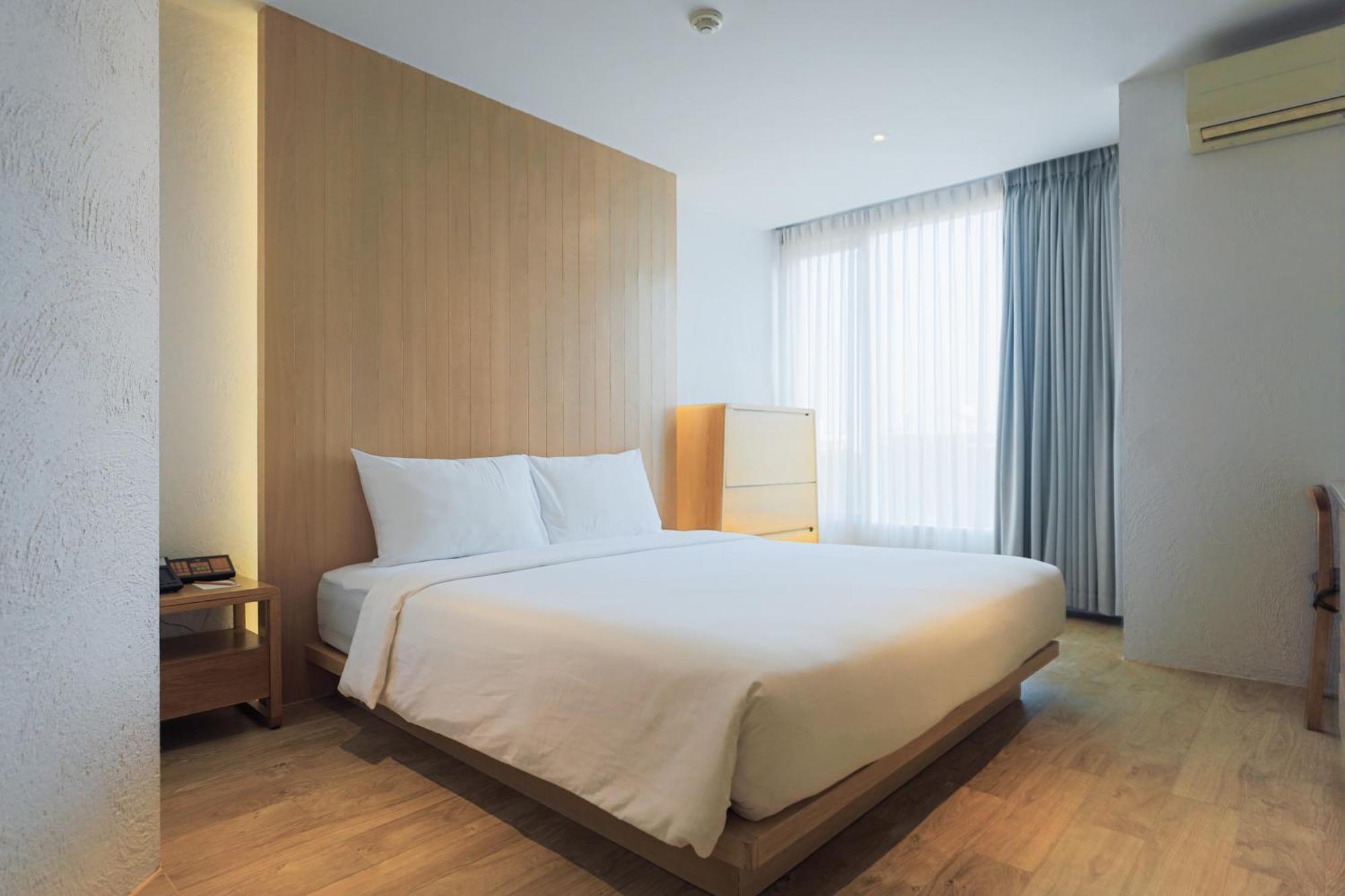 Balcony Seaside Sriracha Hotel & Serviced Apartments Си Рача Екстериор снимка