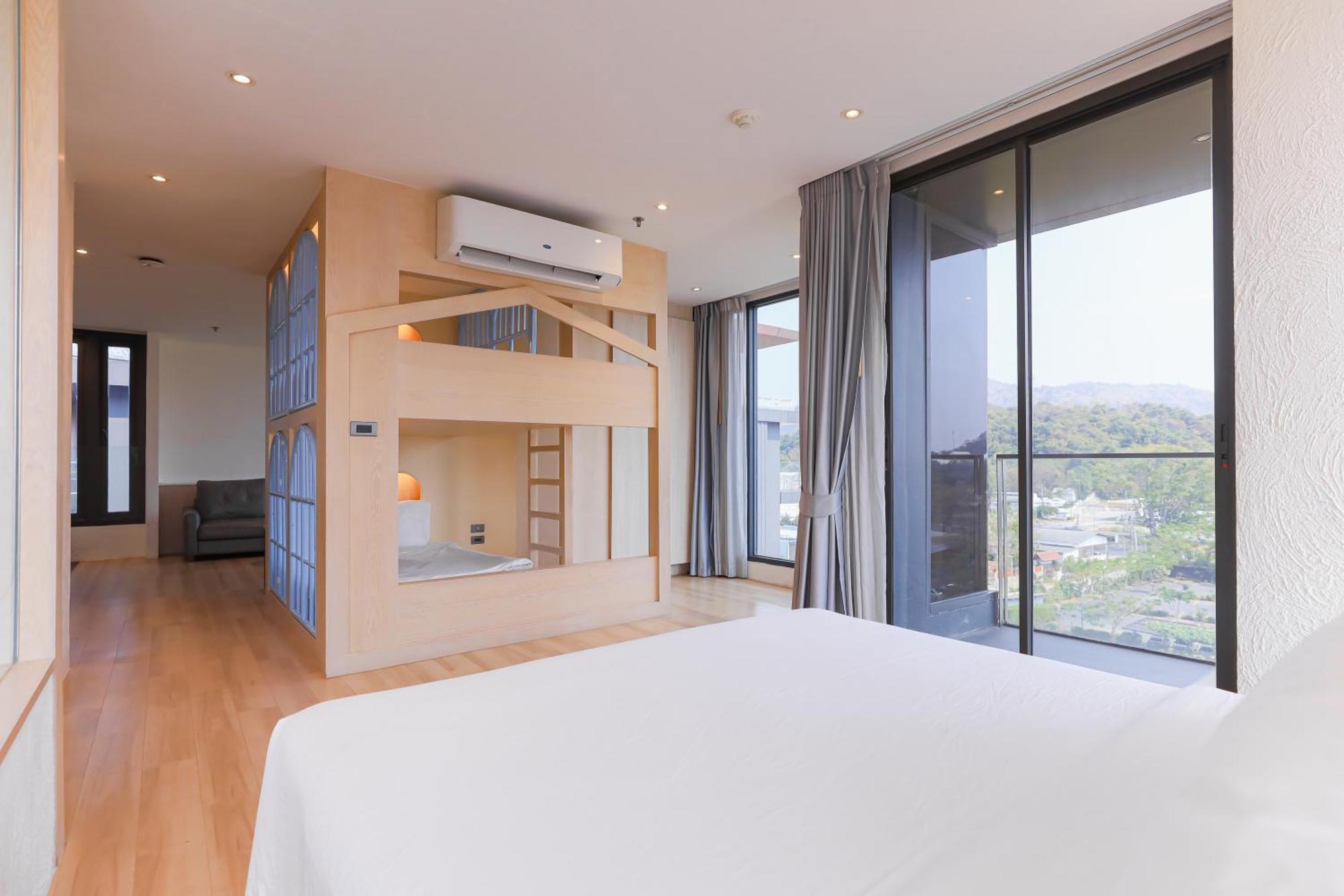 Balcony Seaside Sriracha Hotel & Serviced Apartments Си Рача Екстериор снимка