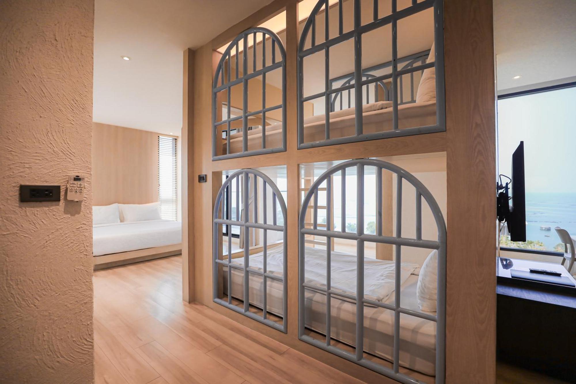 Balcony Seaside Sriracha Hotel & Serviced Apartments Си Рача Екстериор снимка