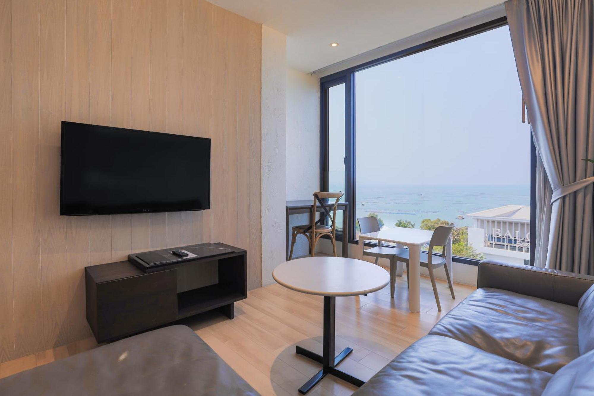 Balcony Seaside Sriracha Hotel & Serviced Apartments Си Рача Екстериор снимка