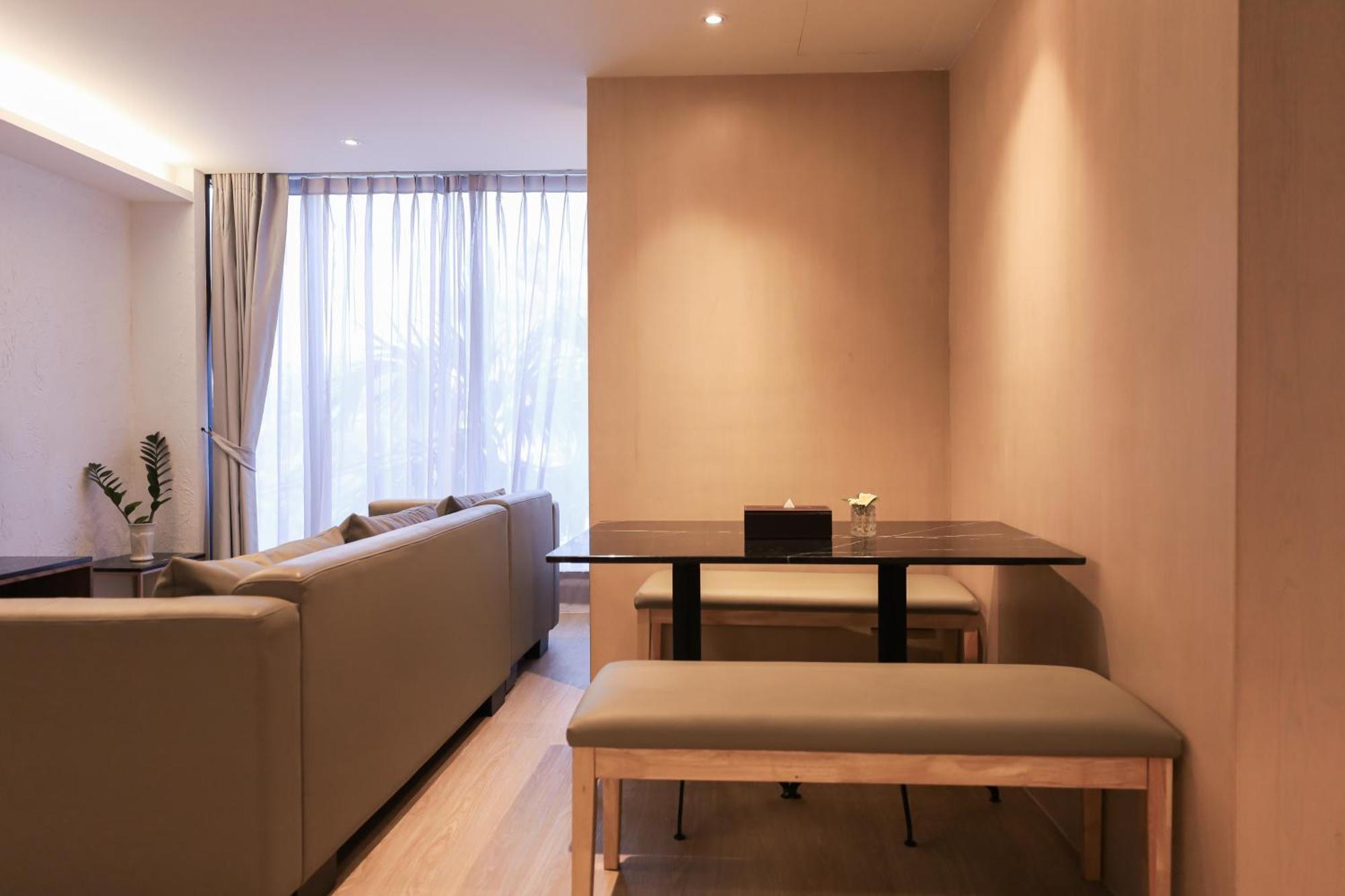 Balcony Seaside Sriracha Hotel & Serviced Apartments Си Рача Екстериор снимка
