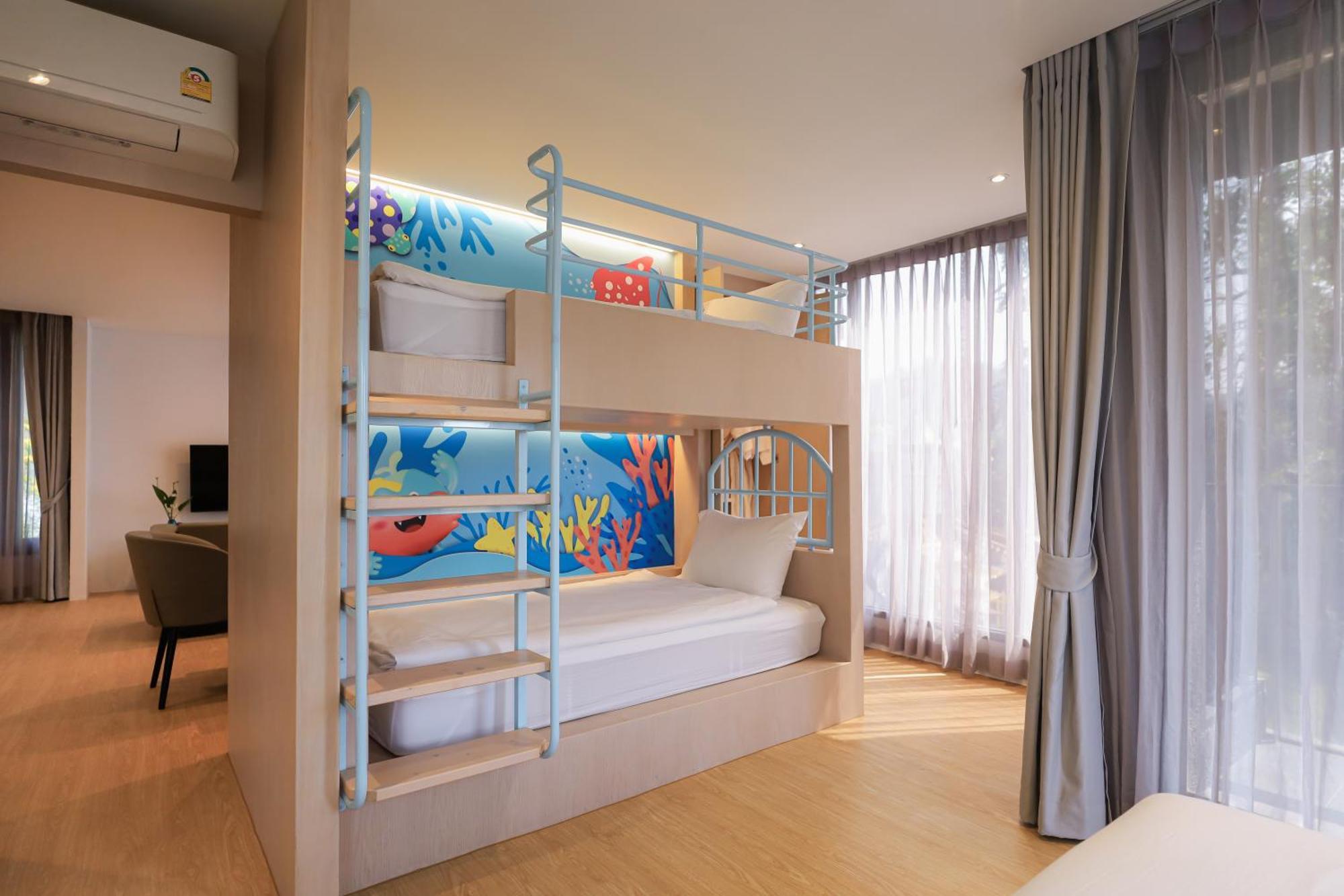 Balcony Seaside Sriracha Hotel & Serviced Apartments Си Рача Екстериор снимка